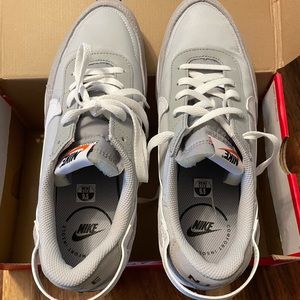 NIB NWT Nike Waffle Debut sneakers men’s size 9.5 grey fog / white lt-smoke grey